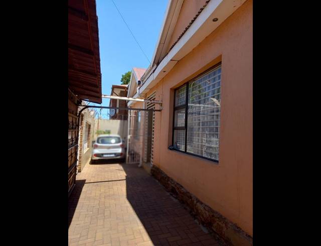 3 BEDROOM HOUSE FOR SALE IN MAYFAIR